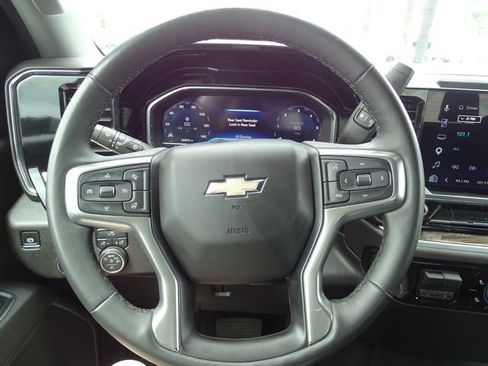 Certified 2025 Chevrolet Silverado 2500 LT w/ Convenience Package image 15