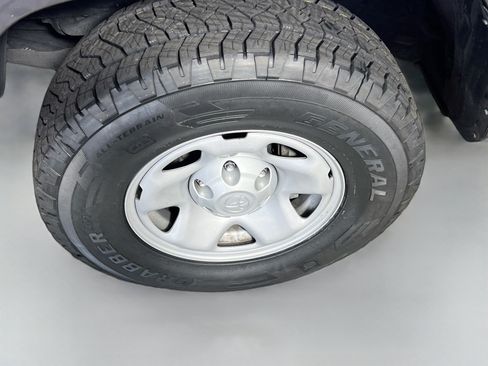 Used 2022 Toyota Tacoma SR w/ SR Convenience Package RWD image 14