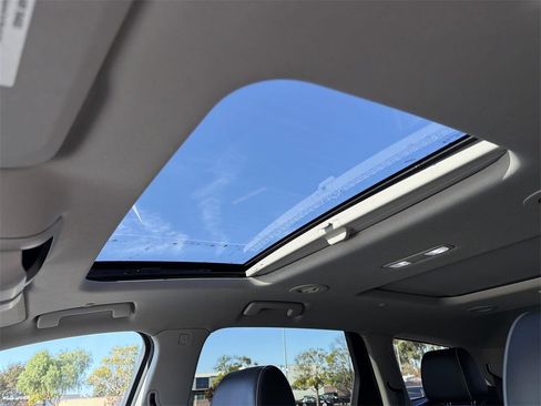 Used 2021 Buick Enclave Avenir w/ Avenir Technology Package image 6