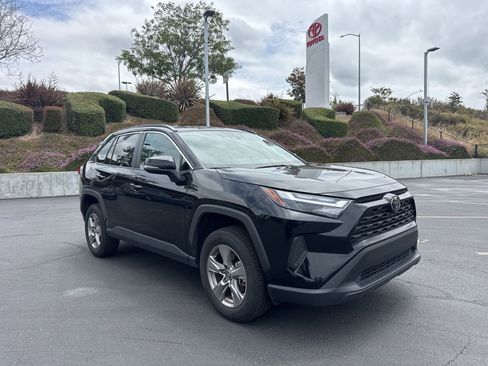 Used 2025 Toyota RAV4 XLE FWD image 1