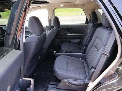 Certified 2025 Nissan Pathfinder SV w/ SV Premium Package FWD image 11