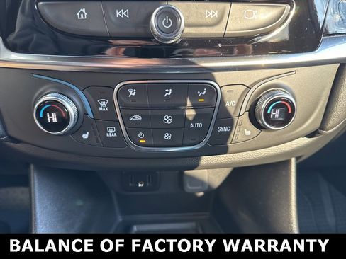 Used 2023 Chevrolet Traverse LT image 27