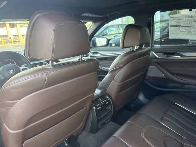 Used 2021 BMW M550i xDrive w/ Executive Package AWD/4WD image 30