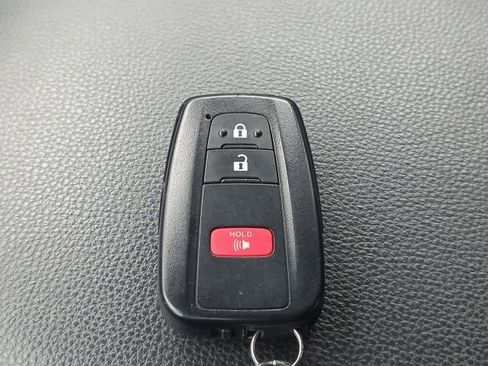 Used 2025 Toyota RAV4 XLE image 18