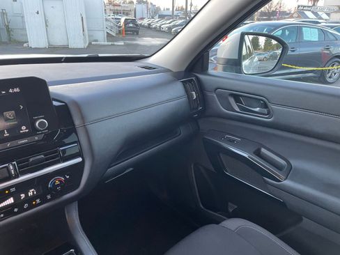 Used 2025 Nissan Pathfinder SV image 37