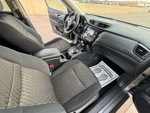 Used 2017 Nissan Rogue SV image 14