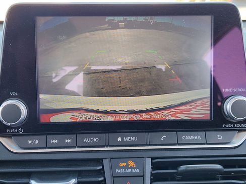 Used 2024 Nissan Altima 2.5 SV FWD image 13