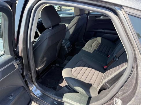 Used 2020 Ford Fusion SE AWD/4WD image 6