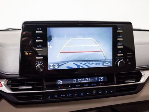 Used 2021 Toyota Sienna Limited FWD image 16