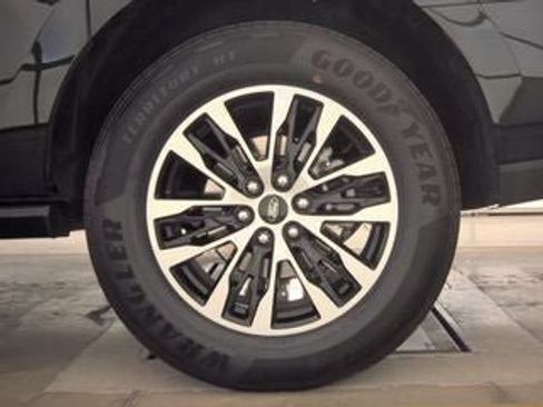Used 2025 Ford Expedition Max Platinum AWD/4WD image 26