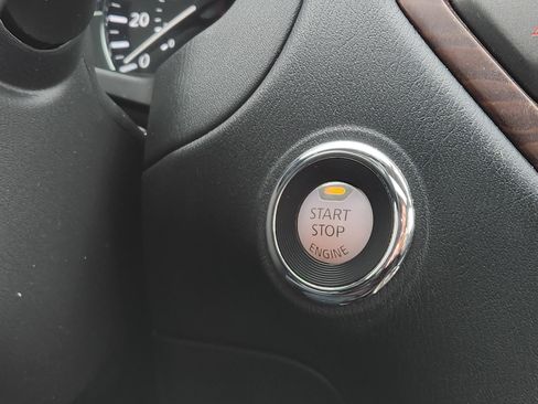 Used 2020 Nissan Pathfinder Platinum image 32