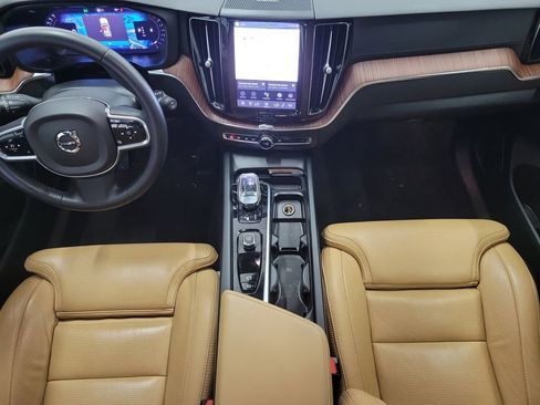 Used 2023 Volvo XC60 B5 Ultimate w/ Protection Package FWD image 16