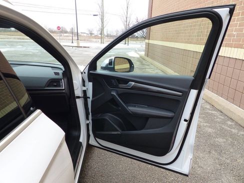 Used 2018 Audi SQ5 Prestige w/ Prestige Package image 41