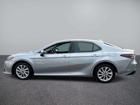 Used 2022 Toyota Camry LE image 2