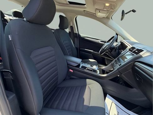 Used 2018 Ford Fusion SE w/ Fusion SE Technology Package FWD image 19