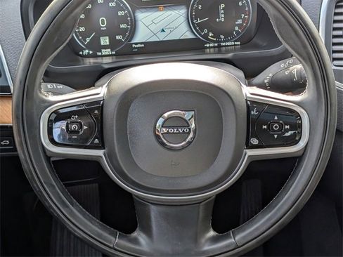 Used 2022 Volvo XC90 T5 Momentum w/ Climate Package image 10