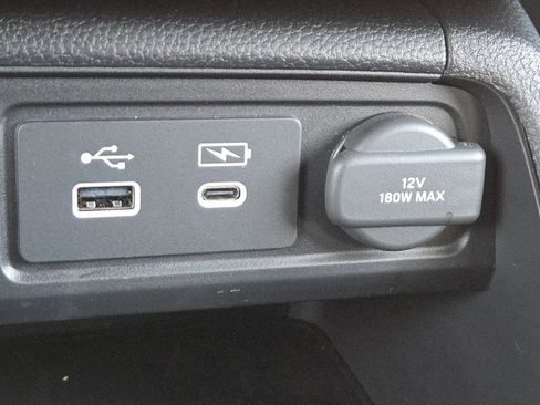 Used 2025 Honda Pilot Sport image 8