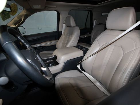 Used 2023 Ford Expedition Max Limited image 4