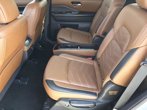 Used 2023 Nissan Pathfinder Platinum FWD image 20