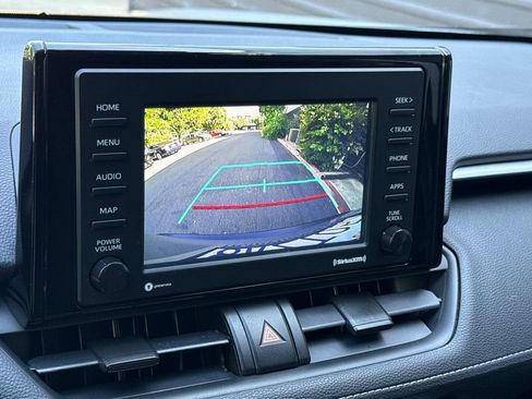 Used 2020 Toyota RAV4 XLE w/ XLE Grade Weather Package AWD/4WD image 19