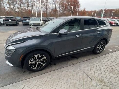 Used 2023 Kia Sportage EX image 4