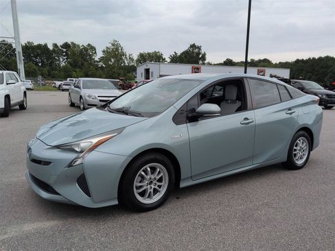 Used 2018 Toyota Prius Four w/ Advanced Technology Package FWD image 7