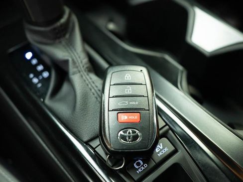 Used 2025 Toyota Camry SE image 28