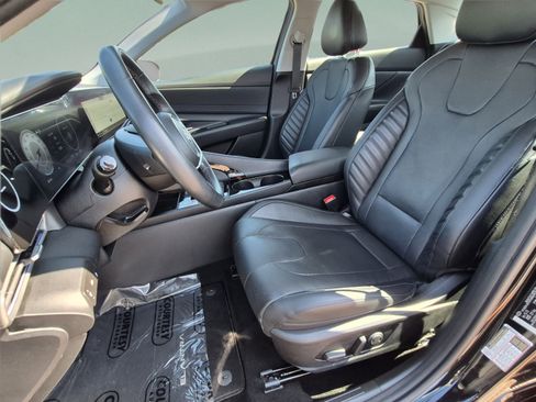 Certified 2023 Hyundai Elantra Limited FWD image 18