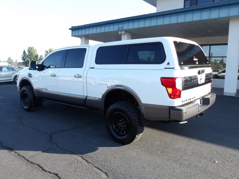 Used 2018 Nissan Titan Platinum Reserve w/ Platinum Utility Package image 3