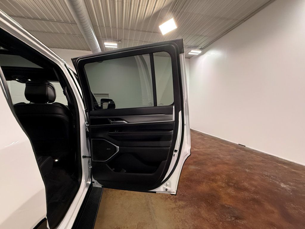 Used 2024 Jeep Wagoneer Series II AWD/4WD image 63