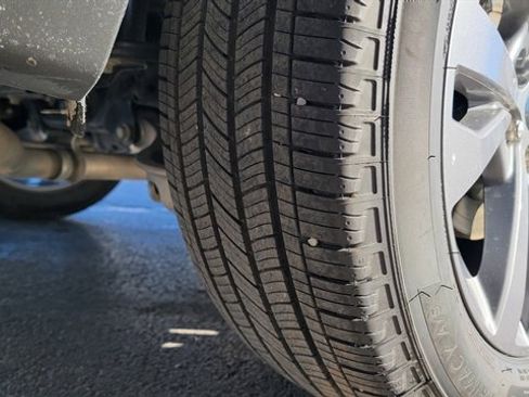 Used 2025 Ford Explorer Active w/ Active Comfort Package image 15