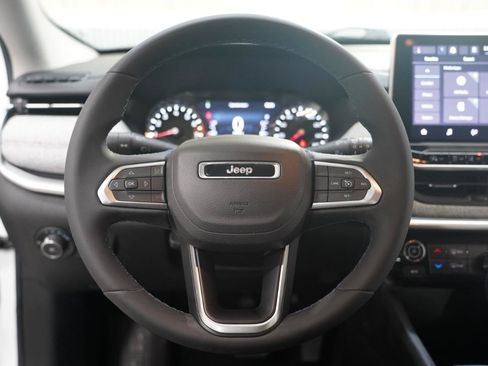 Used 2022 Jeep Compass Latitude FWD image 12
