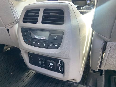 Used 2020 Honda Pilot Touring image 17