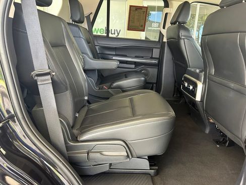 Used 2024 Ford Expedition XLT AWD/4WD image 28