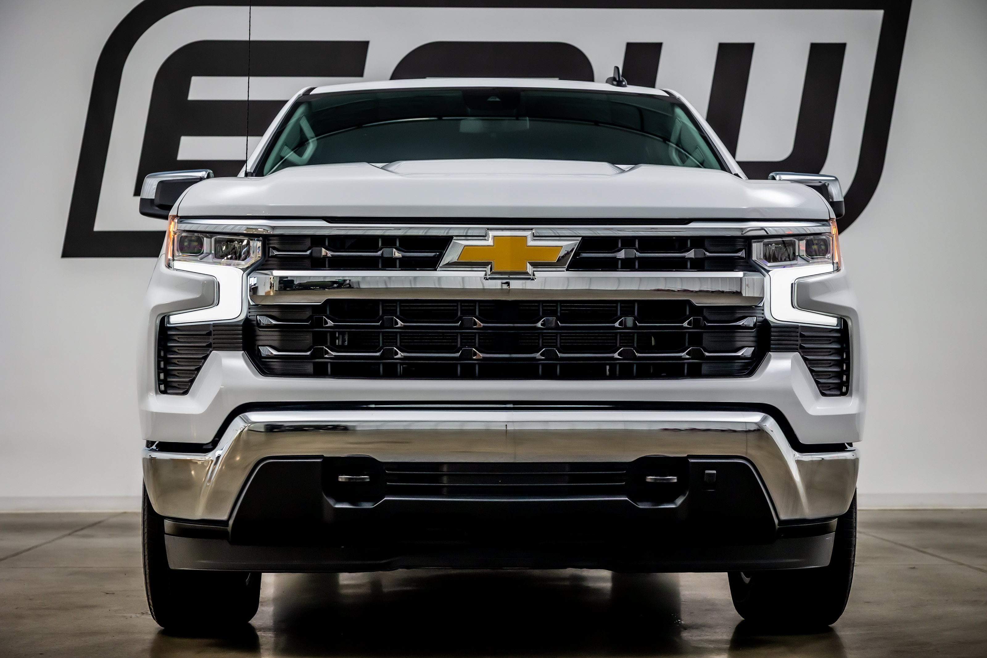 Used 2025 Chevrolet Silverado 1500 LT AWD/4WD image 4