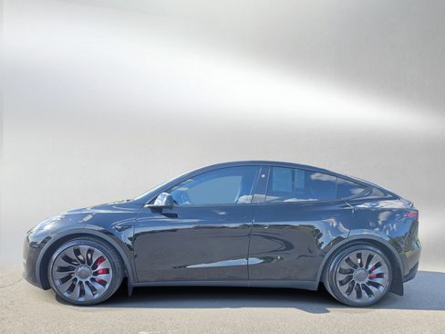 Used 2023 Tesla Model Y Performance AWD/4WD image 2