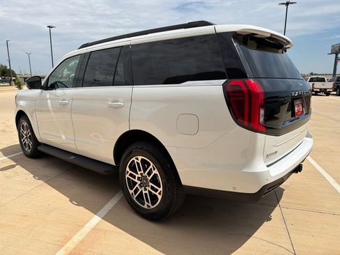 Used 2025 Ford Expedition Active AWD/4WD image 4
