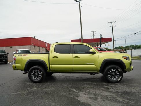 Used 2023 Toyota Tacoma TRD Off-Road w/ TRD Premium Off Road Package AWD/4WD image 2