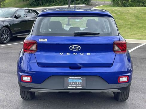 Certified 2026 Hyundai Venue SE FWD image 4
