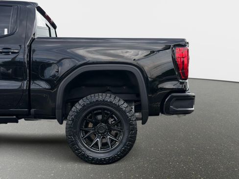 Used 2025 GMC Sierra 1500 AT4 w/ AT4 Premium Package AWD/4WD image 4