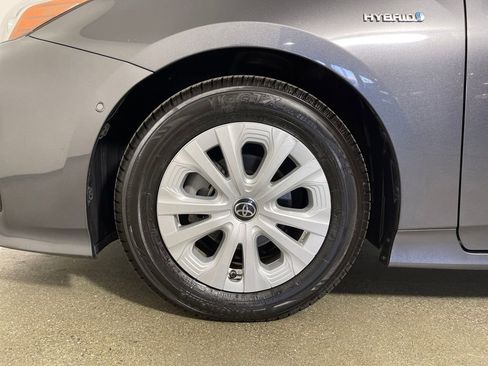 Used 2019 Toyota Prius LE w/ Carpet Mat Package image 11