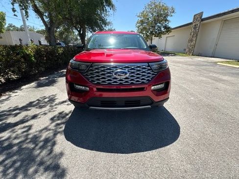 Certified 2022 Ford Explorer Platinum w/ Technology Package AWD/4WD image 2