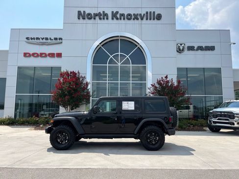 Used 2025 Jeep Wrangler Unlimited Sport AWD/4WD image 2