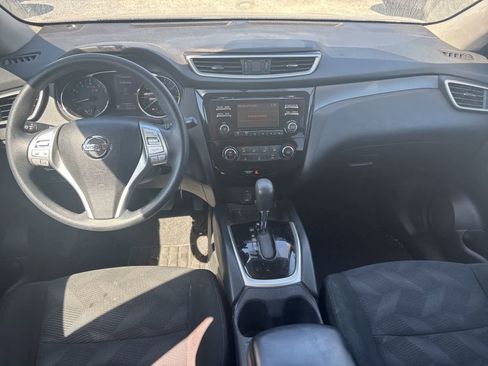 Used 2016 Nissan Rogue S w/ S Family Package image 3