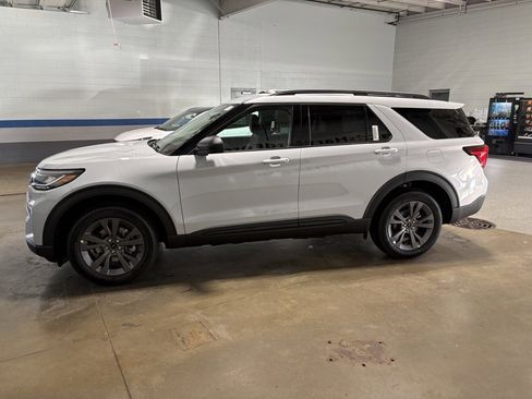New 2026 Ford Explorer Active w/ Active Comfort Package image 5