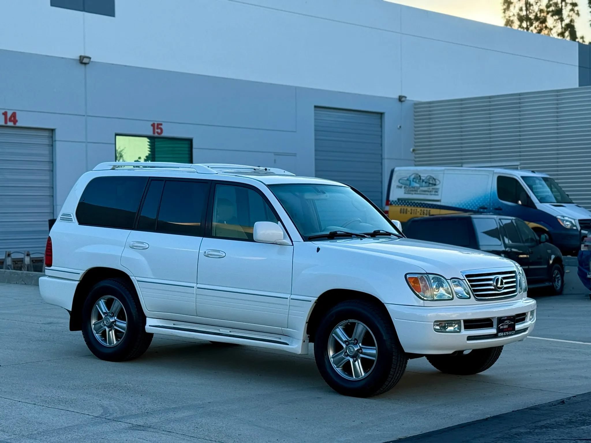 Used 2006 Lexus LX 470 4WD w/ Preferred Accessory Pkg image 12
