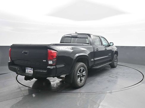 Used 2019 Toyota Tacoma TRD Sport image 7