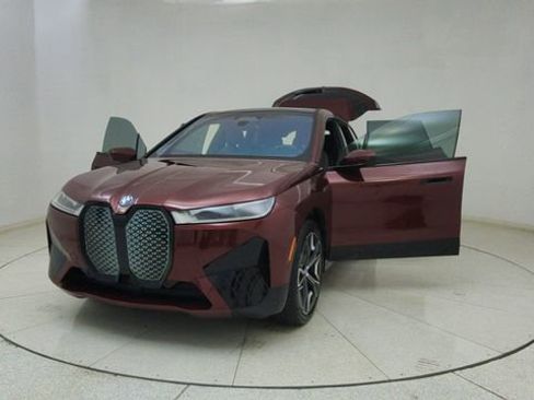 Used 2024 BMW iX xDrive50 w/ Premium Package AWD/4WD image 70