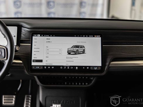 Used 2024 Rivian R1S Adventure image 39