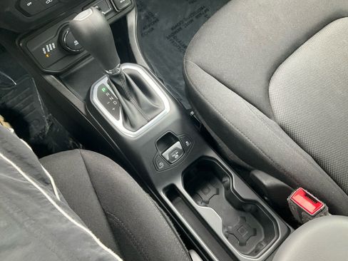 Used 2023 Jeep Renegade Latitude AWD/4WD image 25